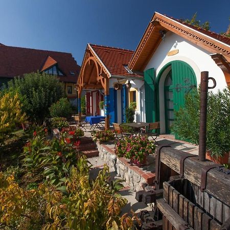Bed and Breakfast Bagoly Pincesor Fogado Pécs Exterior foto